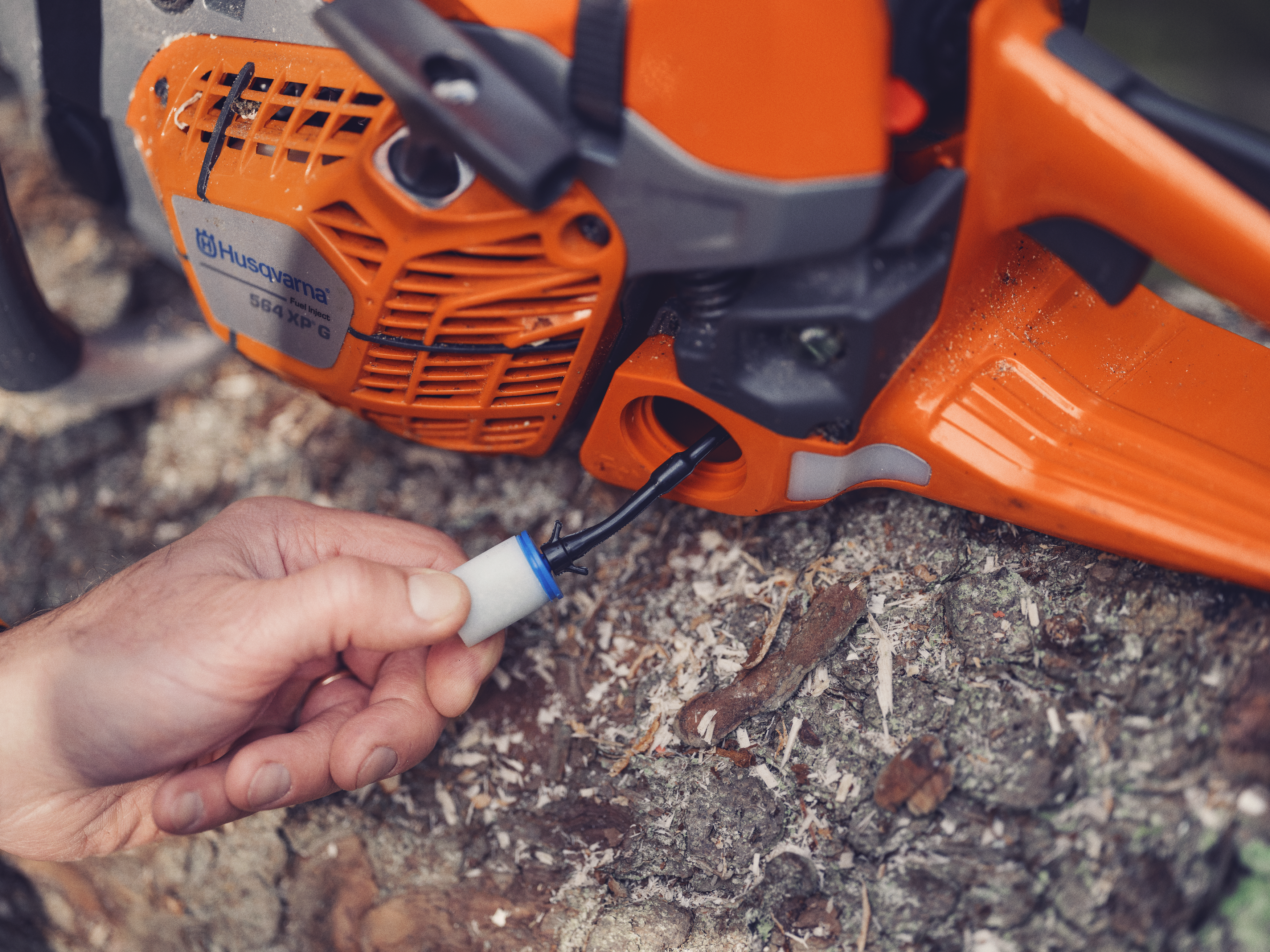 Magnetic filter protects the engine