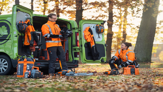 Arboristi sa pripravujú na pracovný deň
