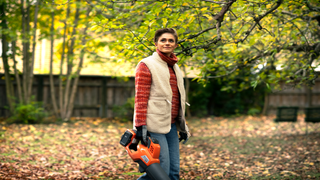 Žena s f&uacute;kačom 230iB